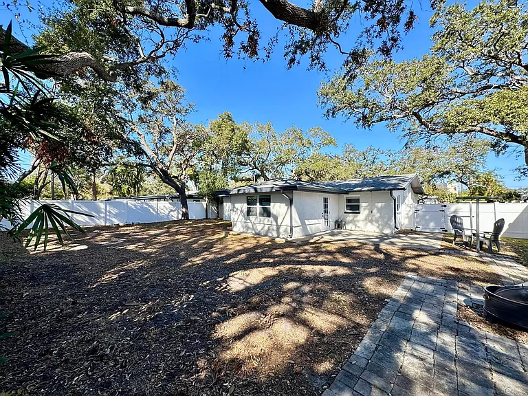 2465 Nash St — Photo 2