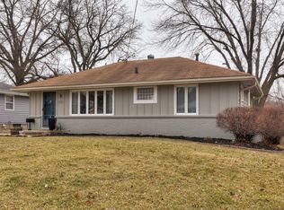 3012 Bel Aire Rd, Des Moines, IA 50310