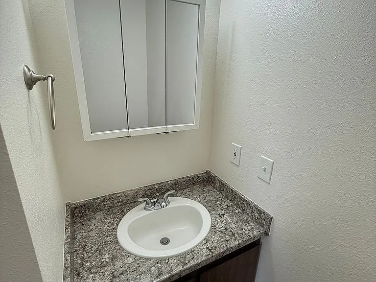 Ashwood Apartments — Photo 26