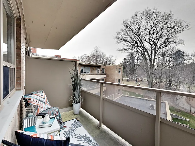42 Glen Elm Ave #206 — Photo 28
