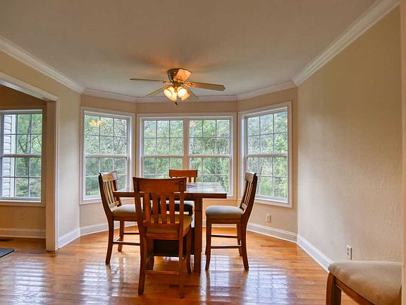 5th image of 120 Collier Dr