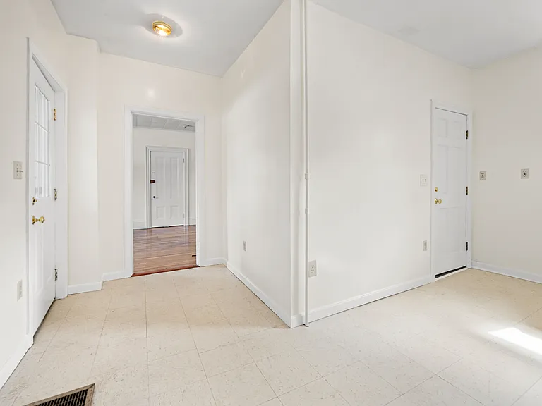 8 Richardson St — Photo 10