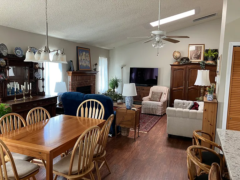 8435 Pepperridge Dr — Photo 4