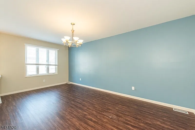 2 bed, 2.5 bath, 2300 sqft, $3,600 — Photo 3