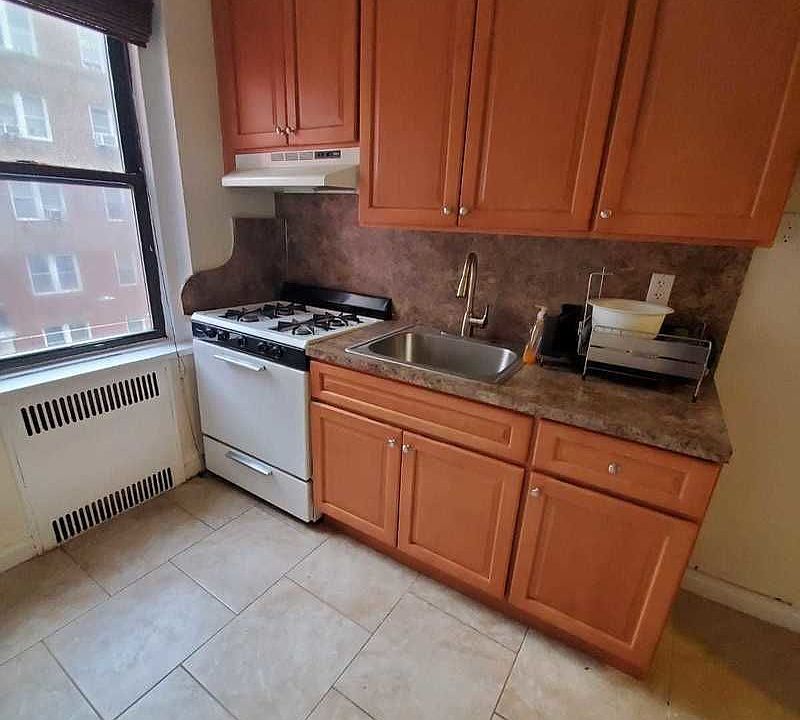 1st image of 1740 E 13th St #4C