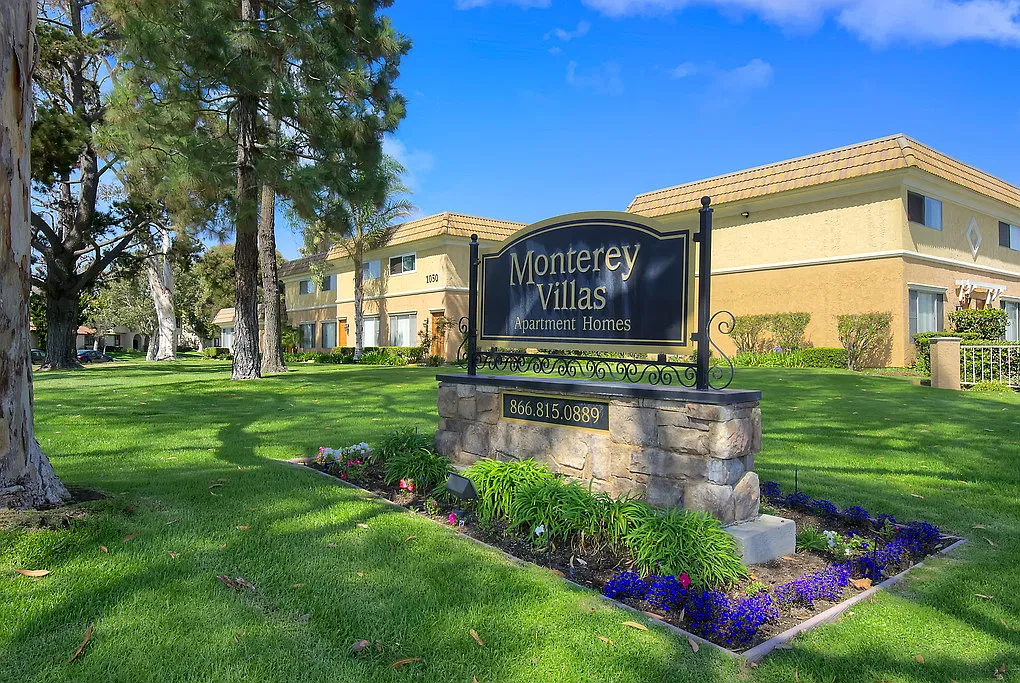 Monterey Villas — Photo 2