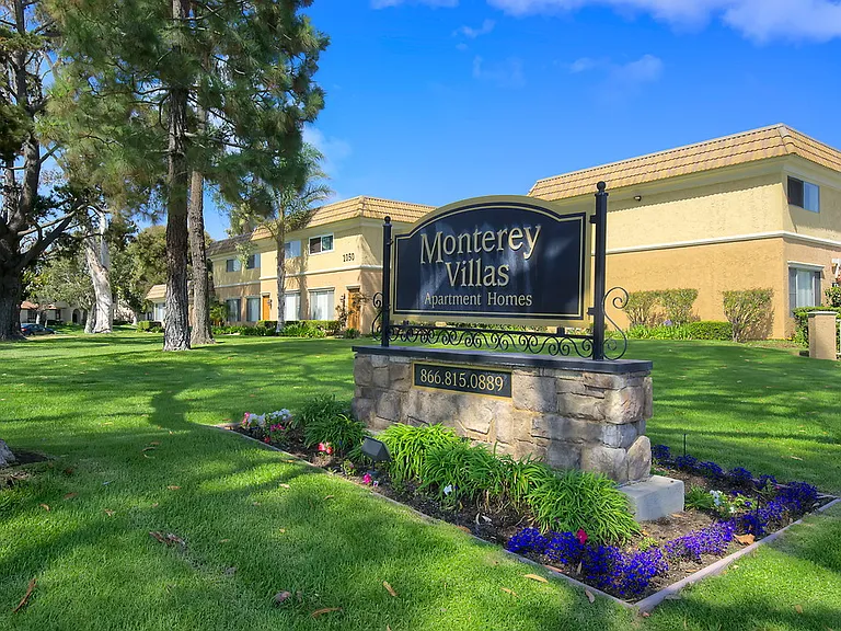 Monterey Villas — Photo 6