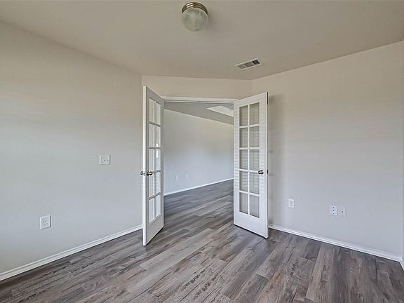 4th image of 1406 S Maple Dr