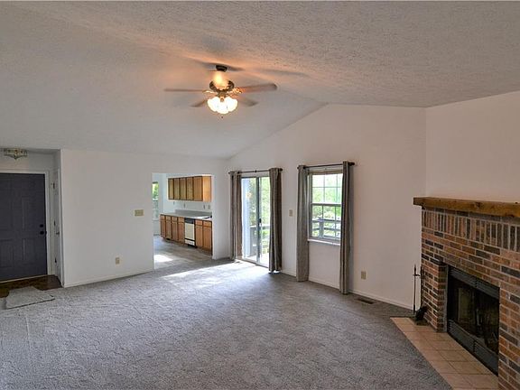 4th image of 6476 Crystal Springs Dr