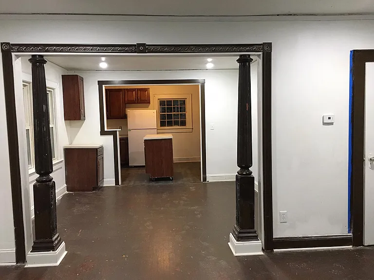 2104 Saint Paul St — Photo 7