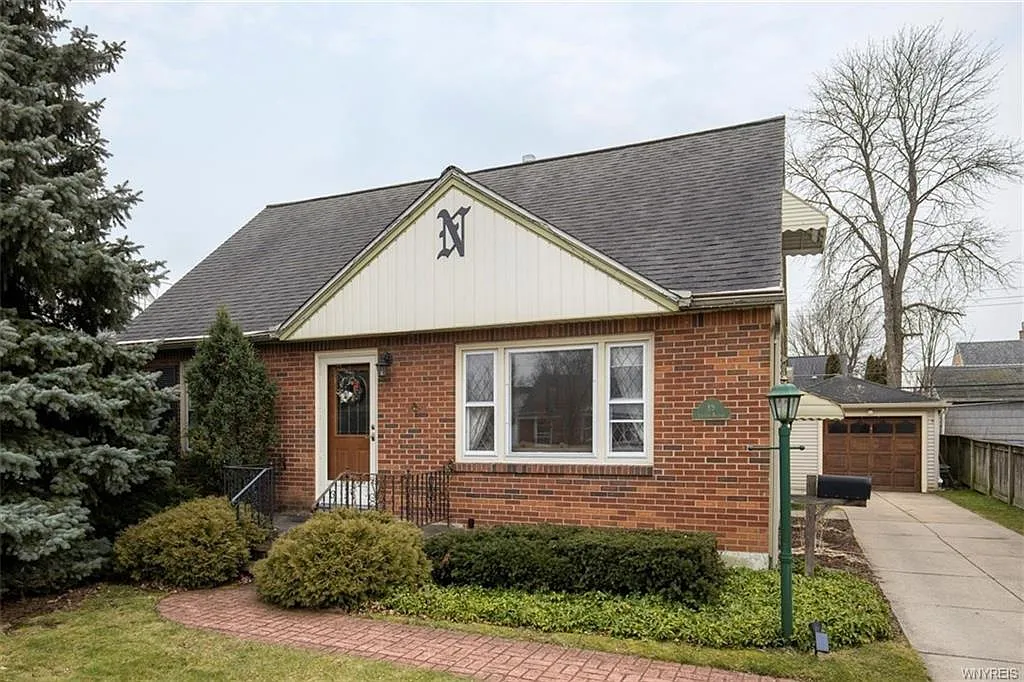 89 Layton Ave photo 1