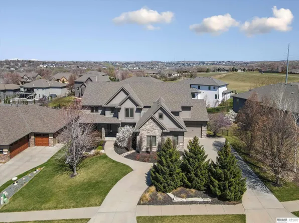 18664 Oregon Cir, Elkhorn, NE 68022