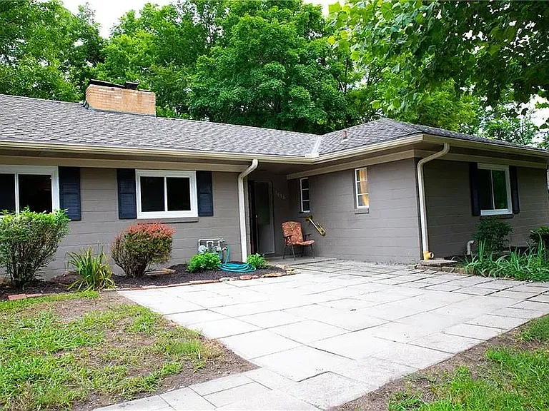 1638 Indiana St — Photo 4