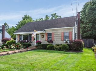 629 6th St, East Northport, NY 11731
