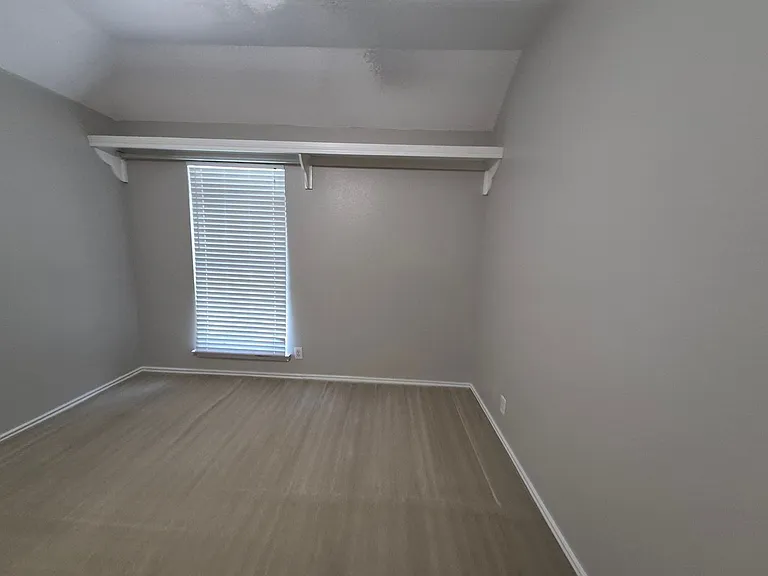 712 Moss Wood — Photo 33