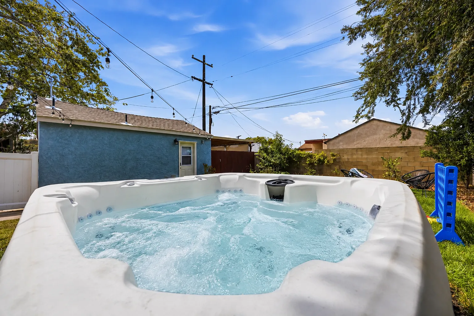 3 bed, 1300 sqft, $5,950 — Photo 2