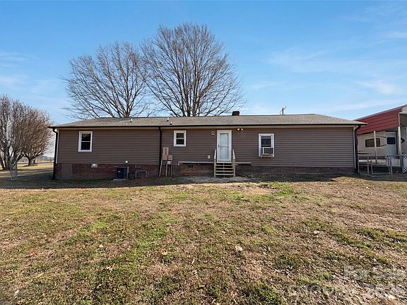 5th image of 203 Williams Rd