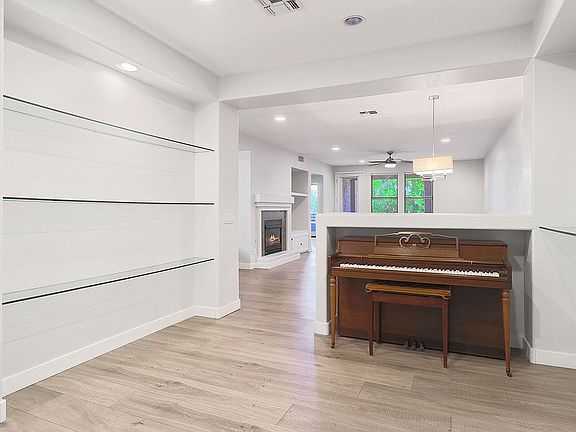 2nd image of 15221 N Clubgate Dr Unit 2128