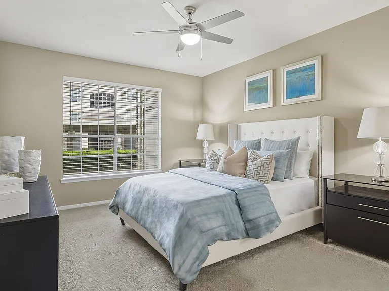 Village on the Parkway Apartments — Photo 16