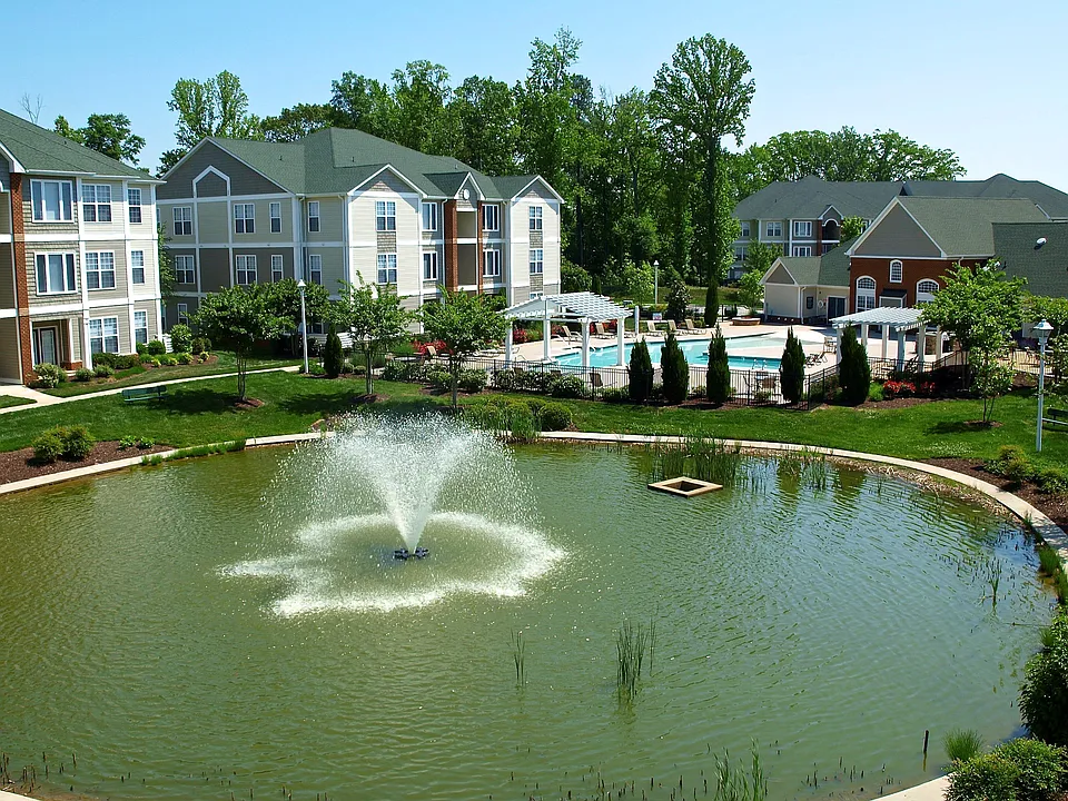 Rivermont Crossing Townhomes & Apartments