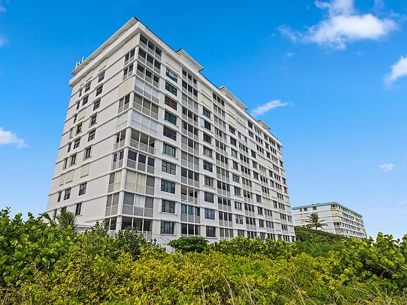 4th image of 840 Ocean Drive #103