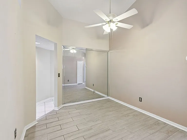 13750 Huntwick Dr — Photo 24