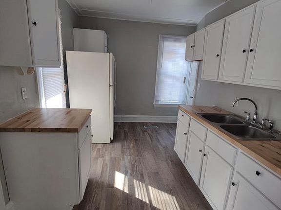 2nd image of 2300 Madison St NE #1