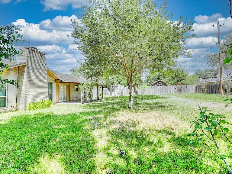 607 Rosewood Dr — Photo 19