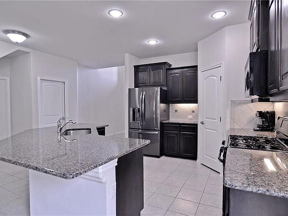 4th image of 2205 Windhaven Dr