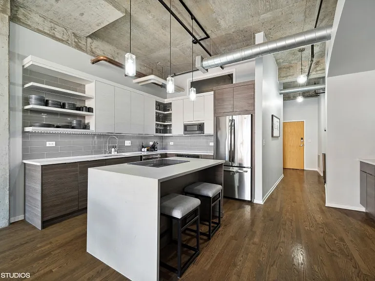 933 W Van Buren St #804 — Photo 8