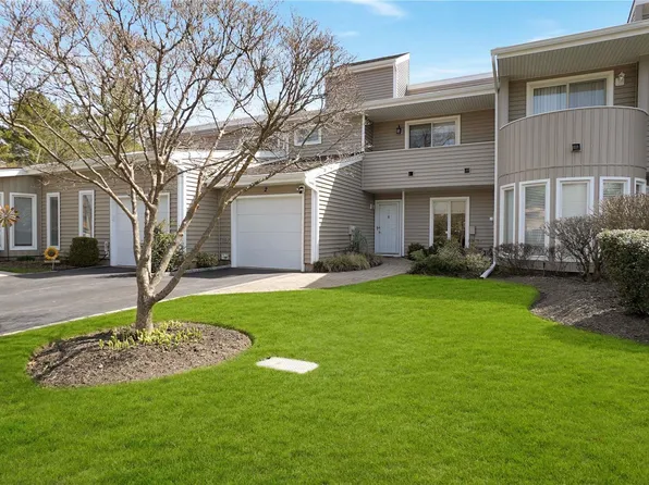 2 Kristin Lane #2, Hauppauge, NY 11788