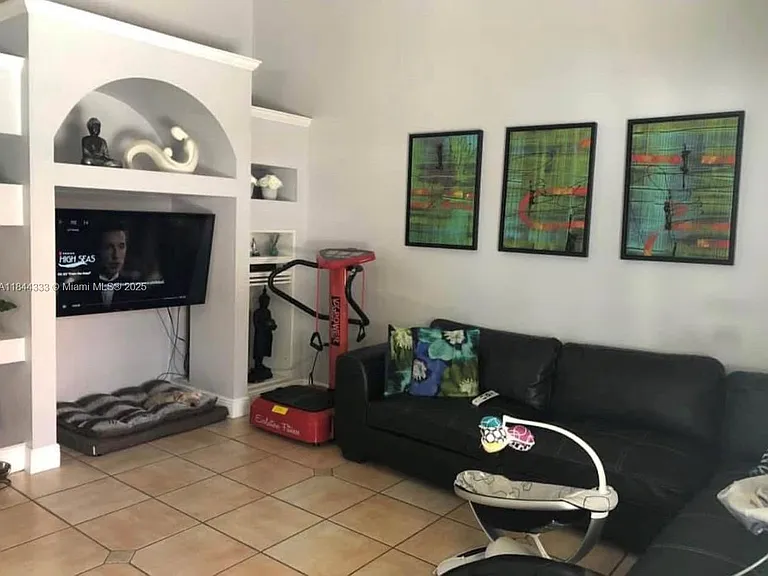 2802 SW 142nd Ct — Photo 6