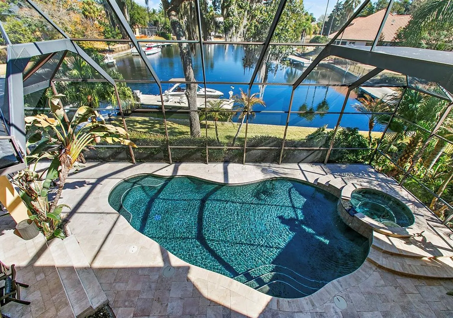 Stunning Lagoon Residence! — Photo 1