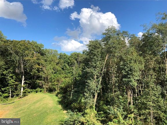 2nd image of 122 Wye Oak Dr