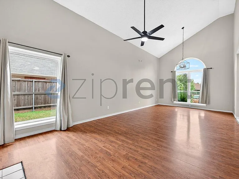 7011 Cottonwood Cir — Photo 9