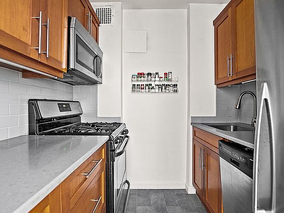 4th image of 201 E 66th St APT 14G
