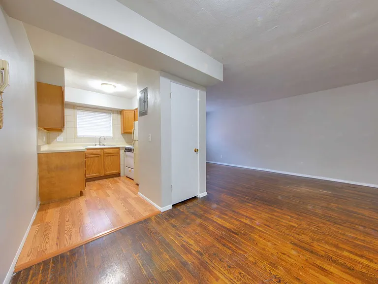 3508-10 Russell Ave — Photo 7