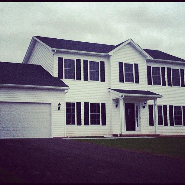 1st image of 17 Ashview Dr
