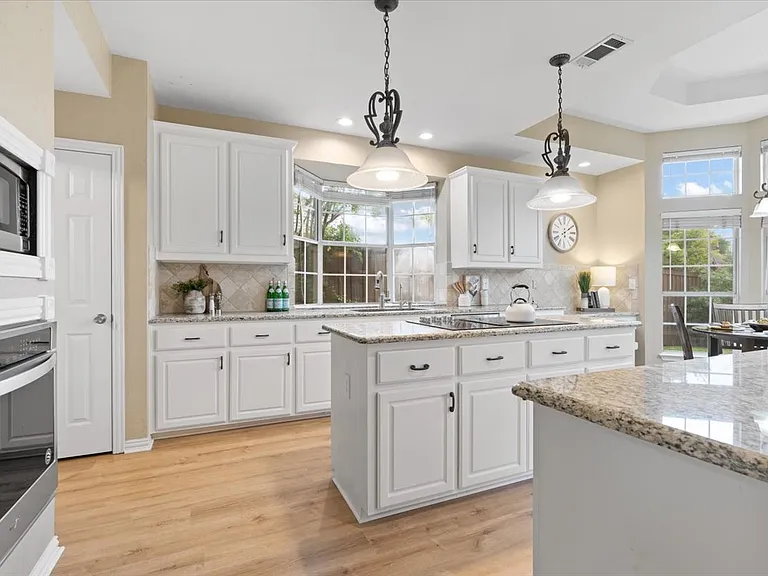 2633 Shadow Hill Ln — Photo 14