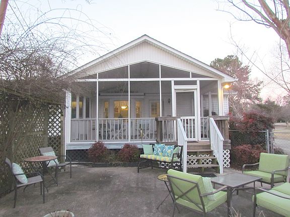 5th image of 206 Louis St