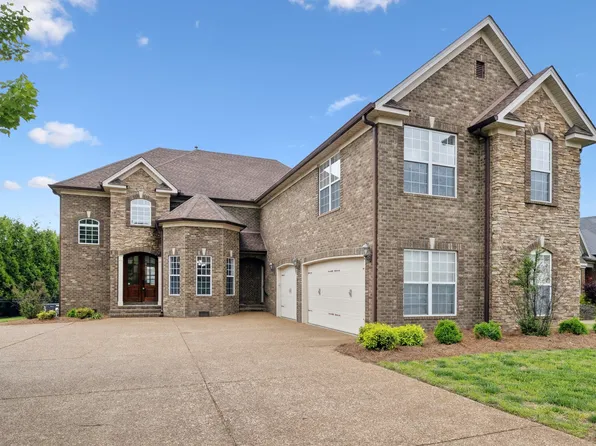 132 Thornwood Pl, Hendersonville, TN 37075