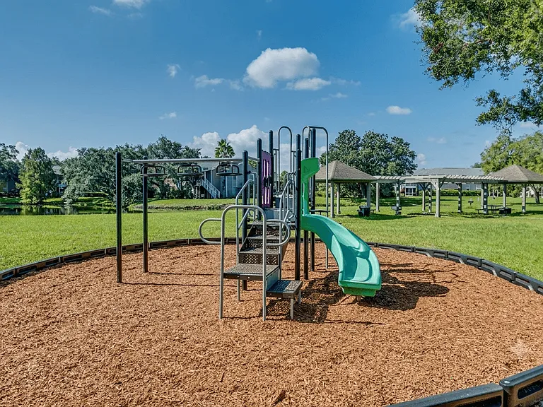 Aventine at Forest Lakes Apartment Homes — Photo 26