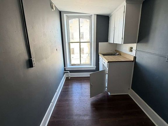 3rd image of 303 W King St #D