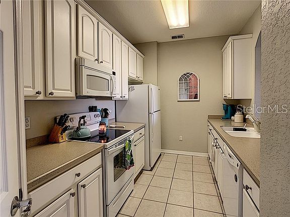 4th image of 1357 Venezia Ct Unit 402