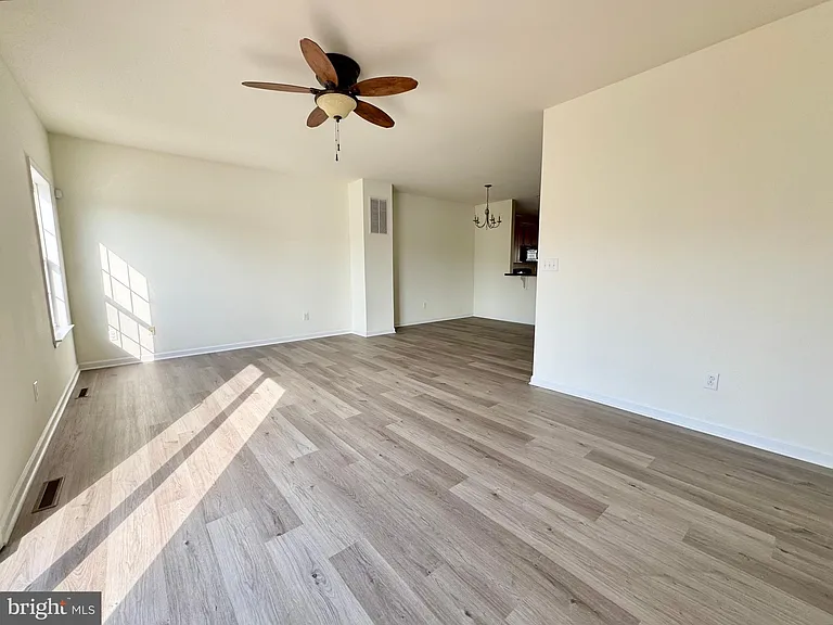 56 Nicholas Dr — Photo 8