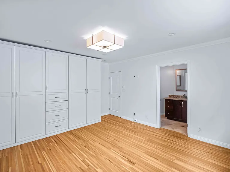 332 S Rexford Dr — Photo 16