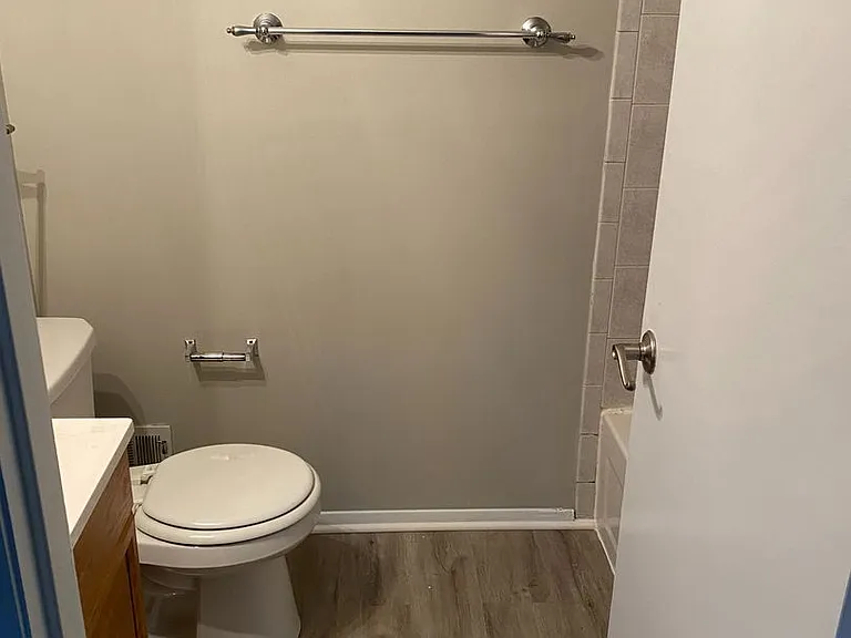 464 Worthington Rd — Photo 14
