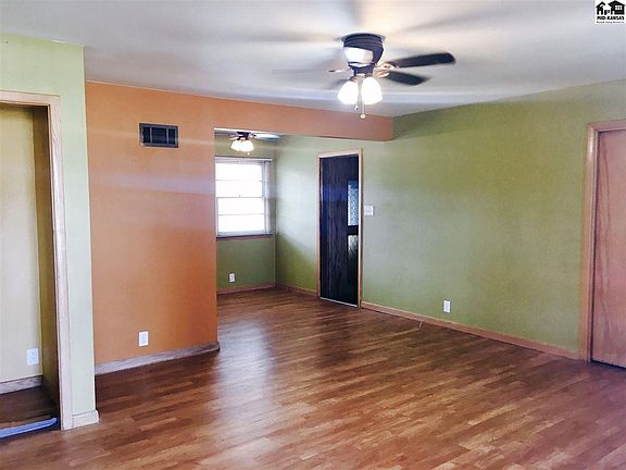 3rd image of 38 Harvest Ln