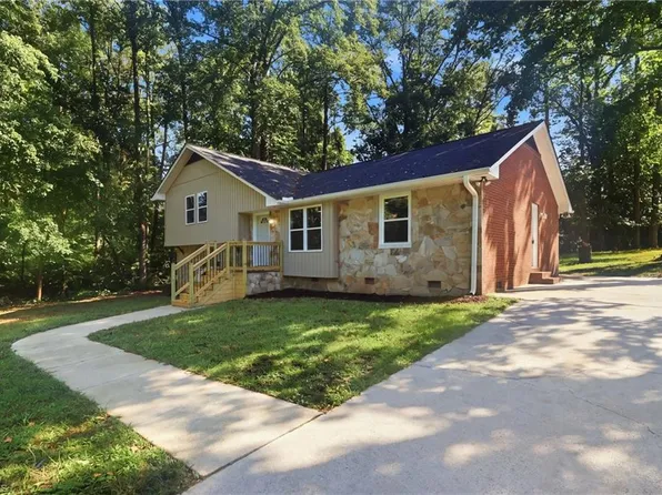 1505 Brannock Dr, Greensboro, NC 27406
