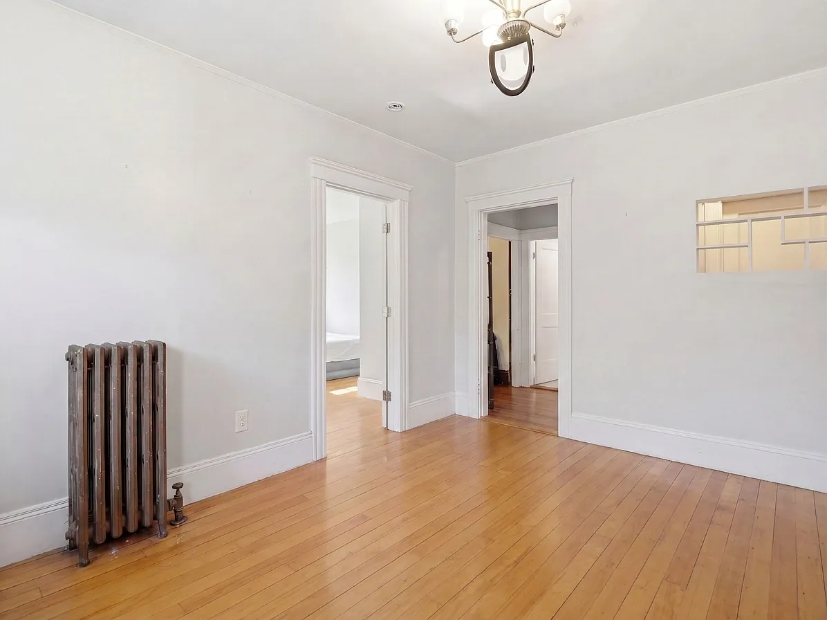 3 bed, 1200 sqft, $2,800 — Photo 2